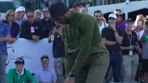 American TV star Matt James shanks ball into photographer at WM Phoenix Open!